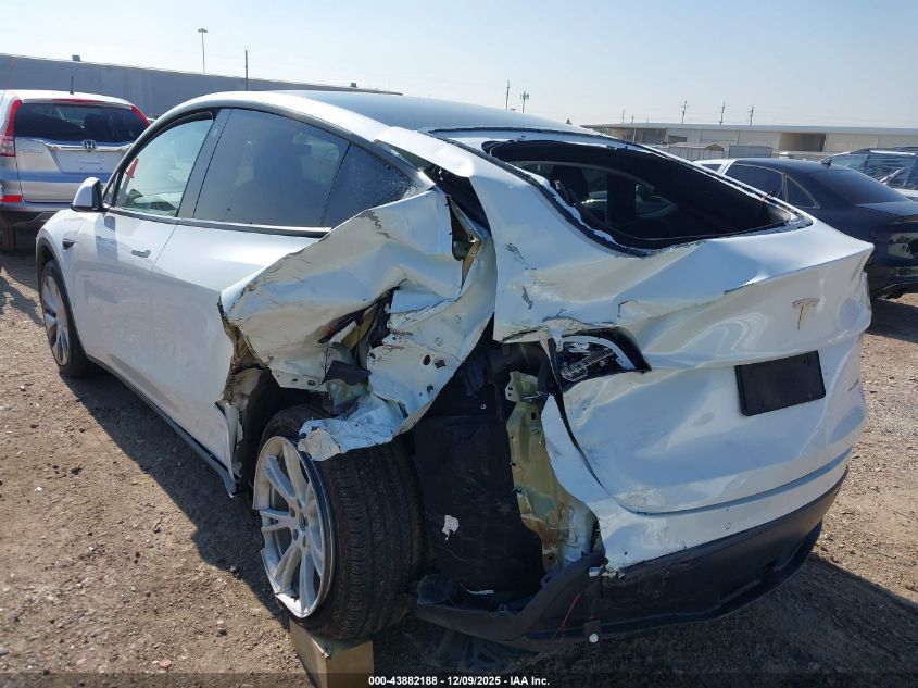 2022 Tesla Model Y Long Range Dual Motor All-Wheel Drive VIN: 7SAYGAEE8NF523903 Lot: 43882188