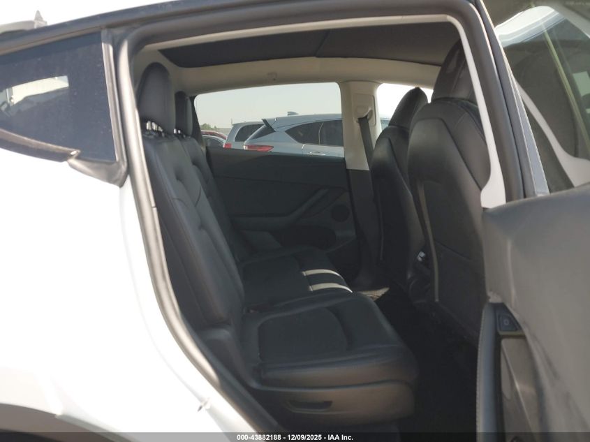 2022 Tesla Model Y Long Range Dual Motor All-Wheel Drive VIN: 7SAYGAEE8NF523903 Lot: 43882188