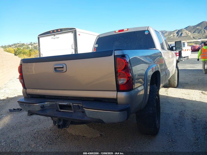 1GCHC23255F930354 2005 CHEVROLET SILVERADO photo no. 4