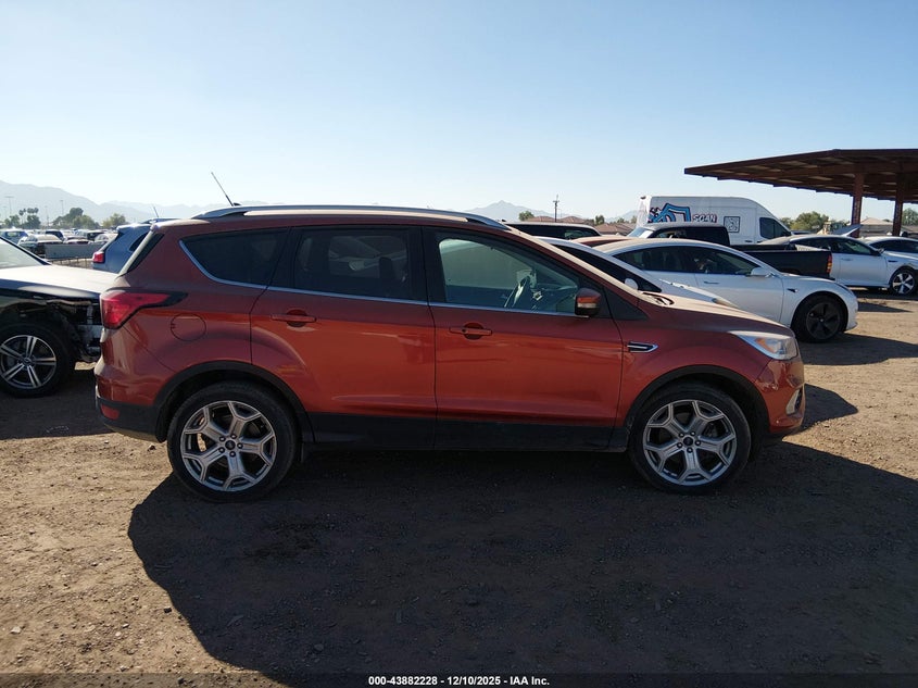 1FMCU9J90KUA81186 2019 FORD ESCAPE photo no. 13