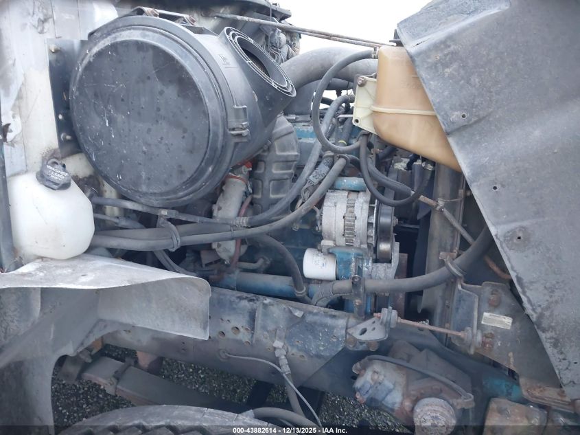 2000 International 4000 4900 VIN: 1HTSHADTXYH248185 Lot: 43882614