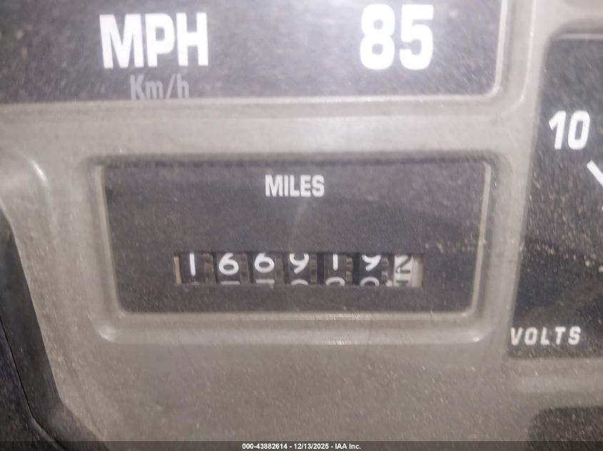 2000 International 4000 4900 VIN: 1HTSHADTXYH248185 Lot: 43882614