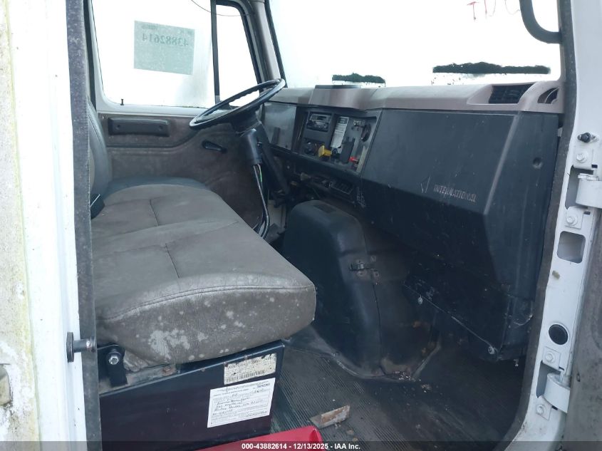 2000 International 4000 4900 VIN: 1HTSHADTXYH248185 Lot: 43882614