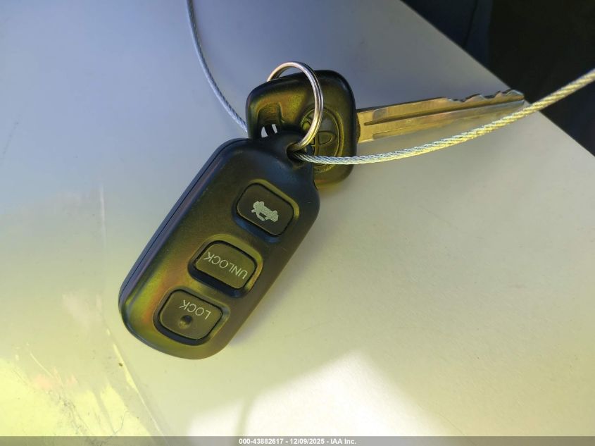 2002 Toyota Camry Le VIN: JTDBE30K120053550 Lot: 43882617