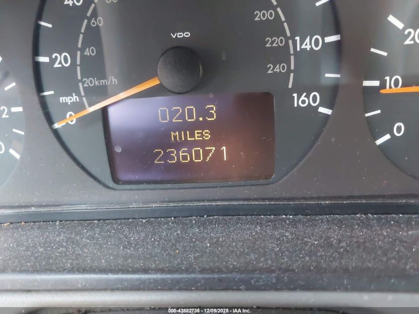 2000 Mercedes-Benz E 320 VIN: WDBJF65J5YA993989 Lot: 43882736