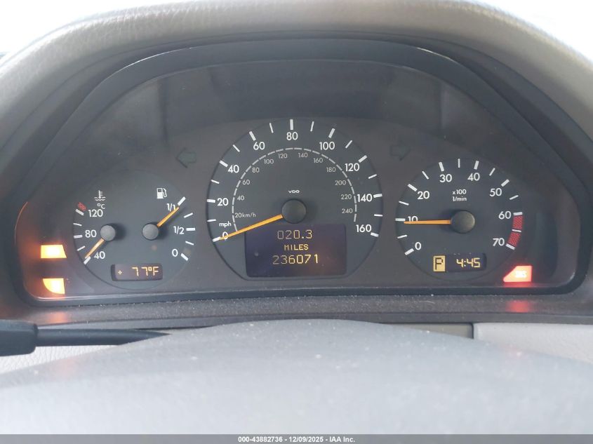 2000 Mercedes-Benz E 320 VIN: WDBJF65J5YA993989 Lot: 43882736