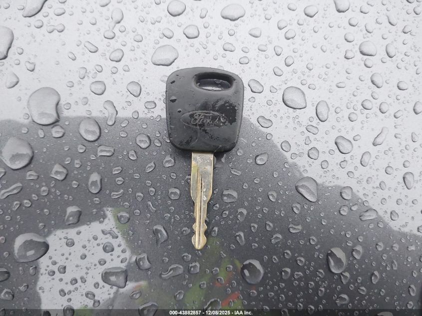 2001 Ford Expedition Xlt VIN: 1FMFU16L11LB00013 Lot: 43882857