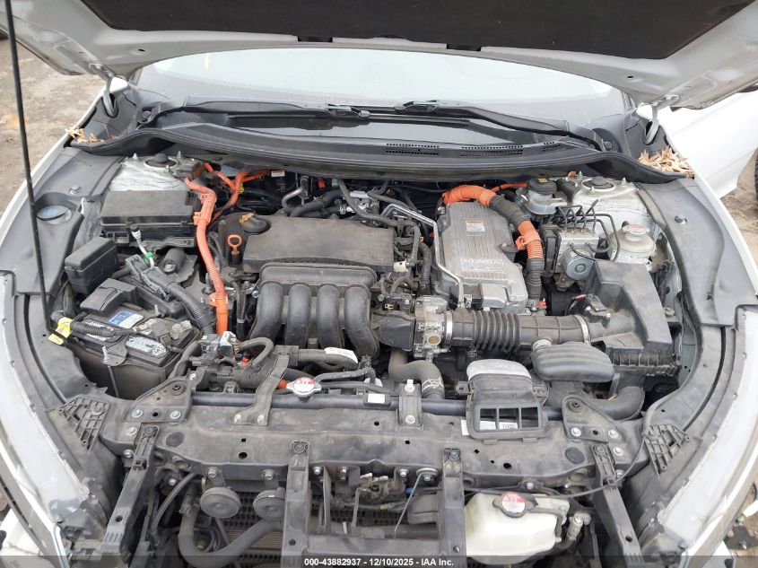 2018 Honda Clarity Plug-In Hybrid Touring VIN: JHMZC5F30JC001063 Lot: 43882937