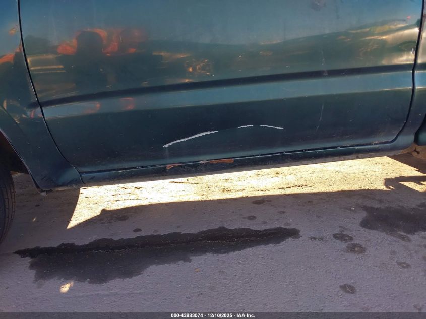 2000 Toyota Tacoma VIN: 5TENL42N3YZ698404 Lot: 43883074