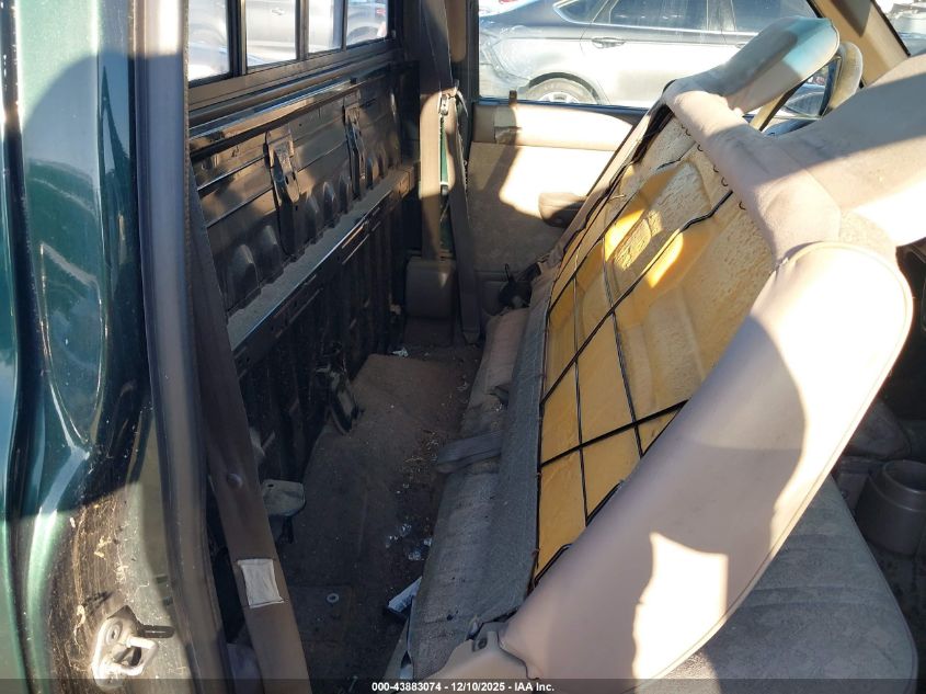 2000 Toyota Tacoma VIN: 5TENL42N3YZ698404 Lot: 43883074