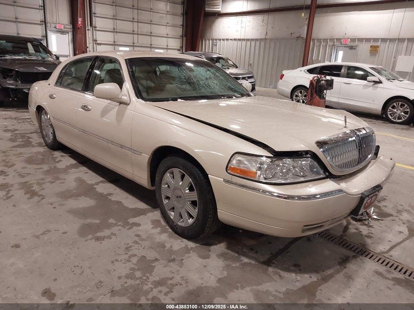 1LNHM83W73Y690000 2003 Lincoln Town Car Cartier auction photo 1