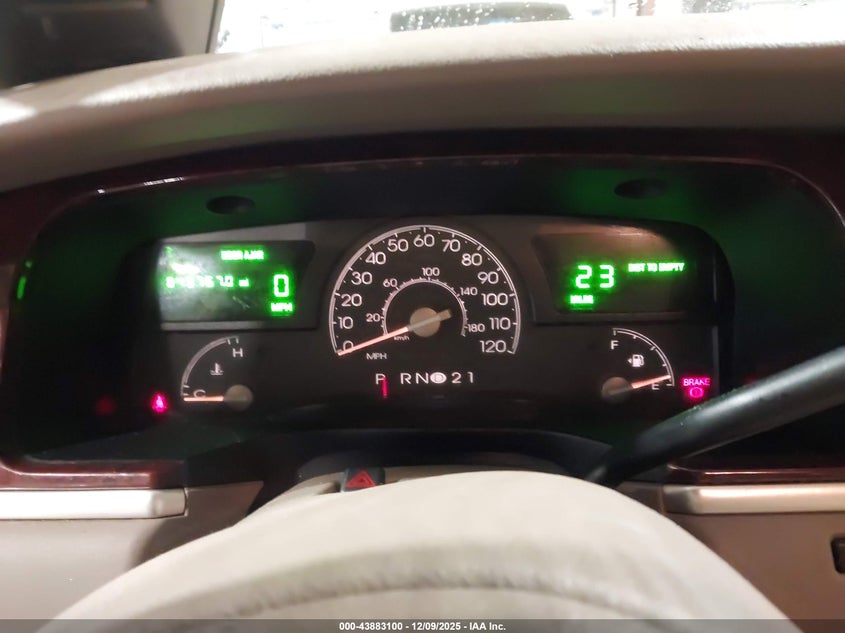 1LNHM83W73Y690000 2003 LINCOLN TOWN CAR photo no. 7