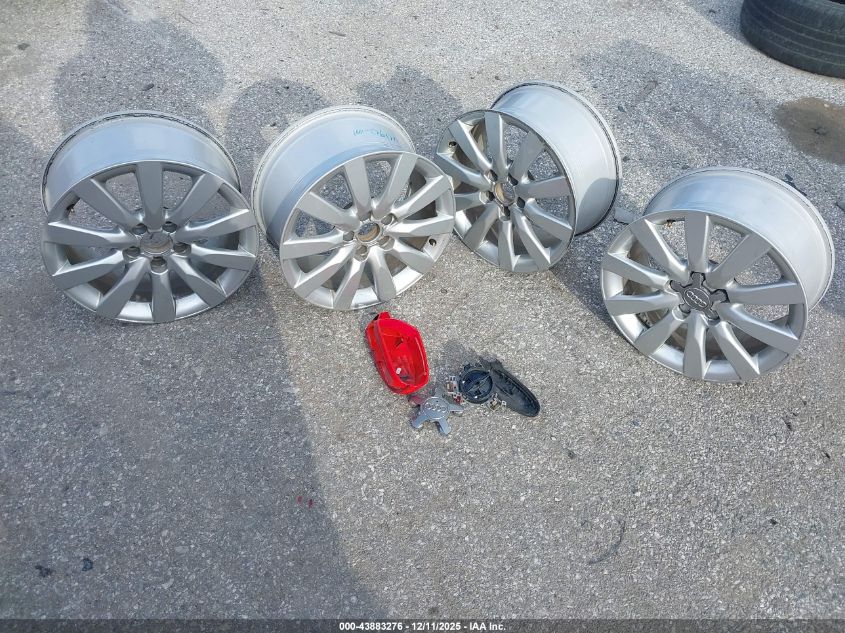 2013 Audi A4 2.0T Premium VIN: WAUAFAFL5DA165372 Lot: 43883276