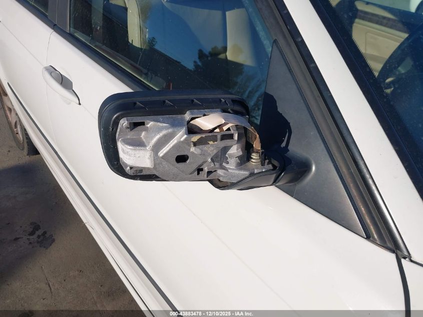 2004 BMW 325I VIN: WBAET37414NJ41950 Lot: 43883478