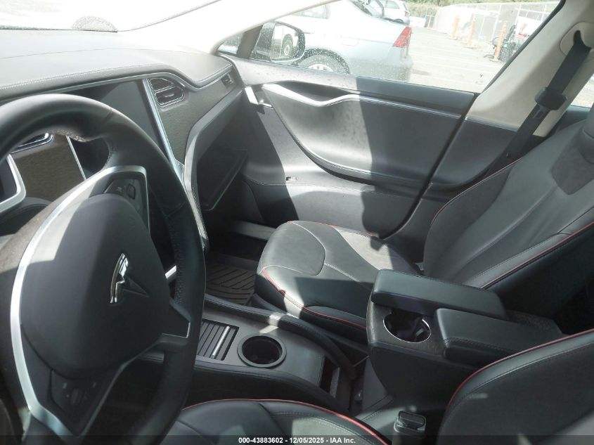 2013 Tesla Model S Performance VIN: 5YJSA1CP6DFP05557 Lot: 43883602