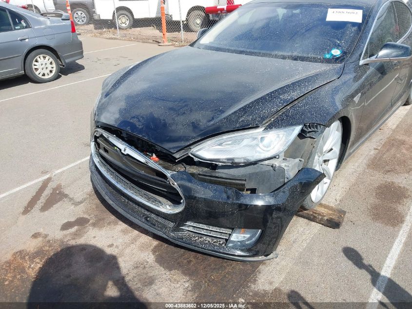 2013 Tesla Model S Performance VIN: 5YJSA1CP6DFP05557 Lot: 43883602