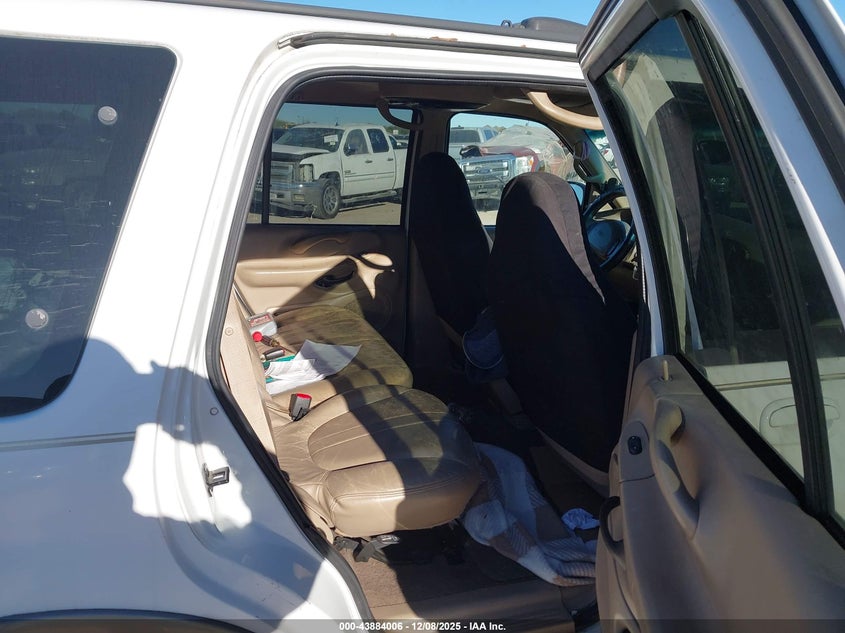 1FMEU17L51LB22333 2001 FORD EXPEDITION photo no. 8