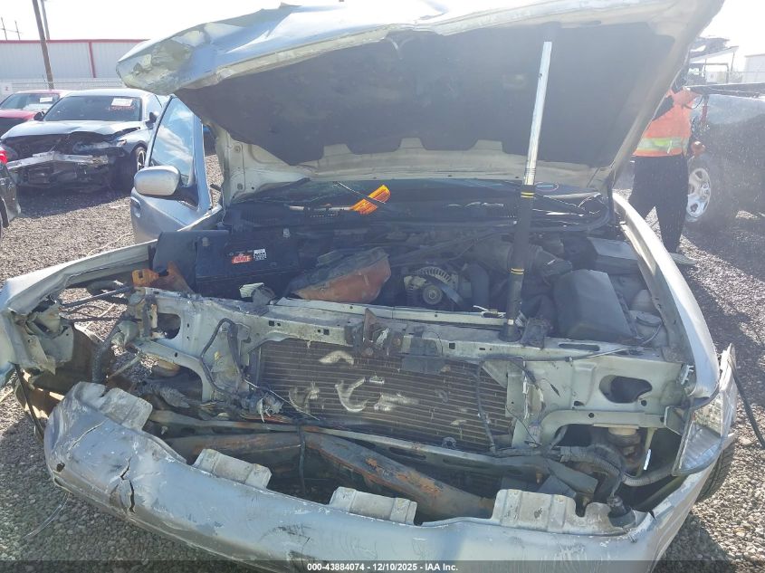 2002 Ford Crown Victoria Standard VIN: 2FAFP73W82X117687 Lot: 43884074