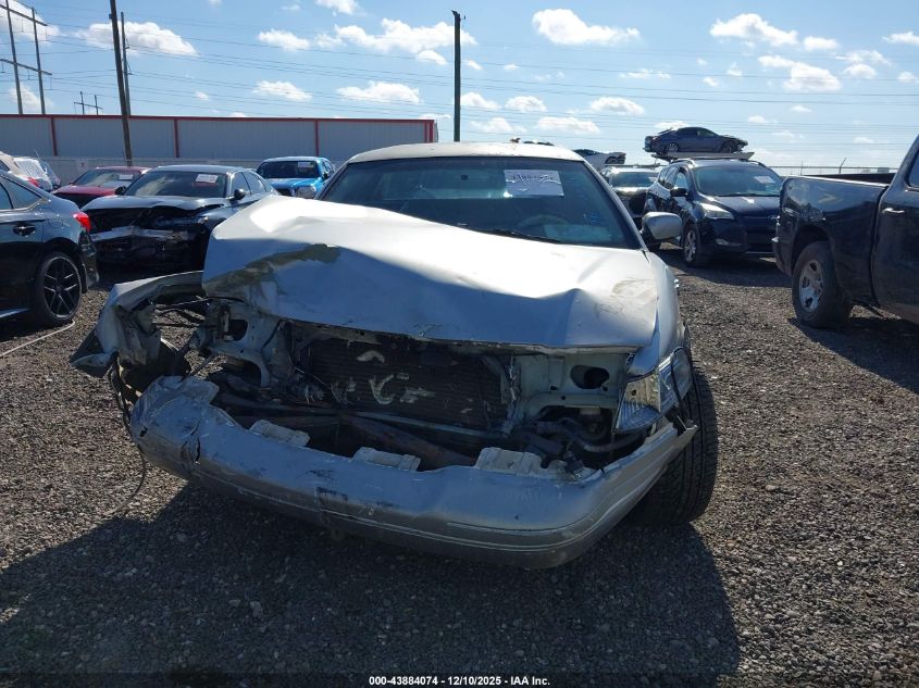 2002 Ford Crown Victoria Standard VIN: 2FAFP73W82X117687 Lot: 43884074