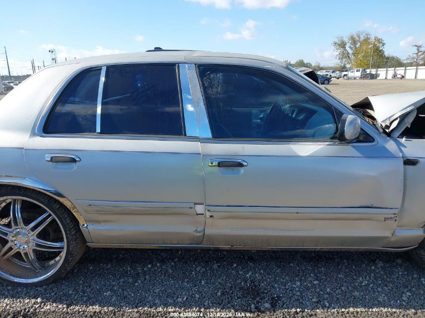 2002 Ford Crown Victoria Standard VIN: 2FAFP73W82X117687 Lot: 43884074