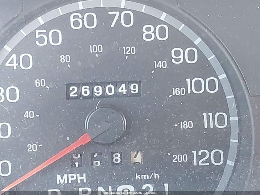 2002 Ford Crown Victoria Standard VIN: 2FAFP73W82X117687 Lot: 43884074