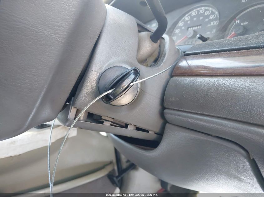 2002 Ford Crown Victoria Standard VIN: 2FAFP73W82X117687 Lot: 43884074