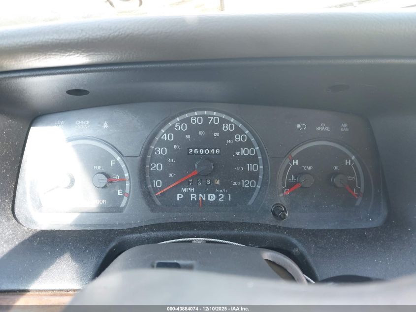 2002 Ford Crown Victoria Standard VIN: 2FAFP73W82X117687 Lot: 43884074