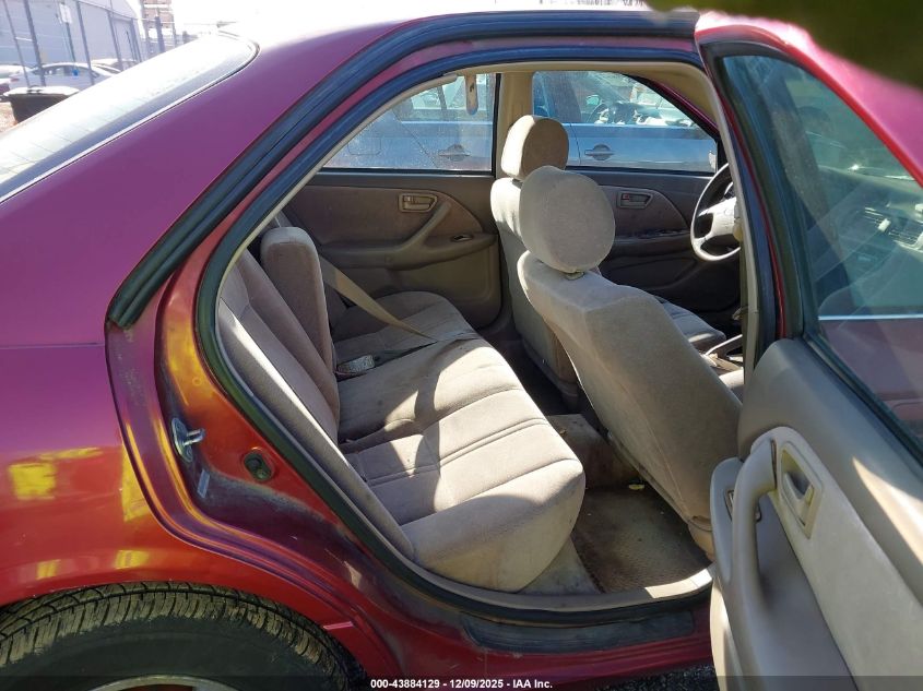 1998 Toyota Camry Le VIN: 4T1BG22K2WU842771 Lot: 43884129