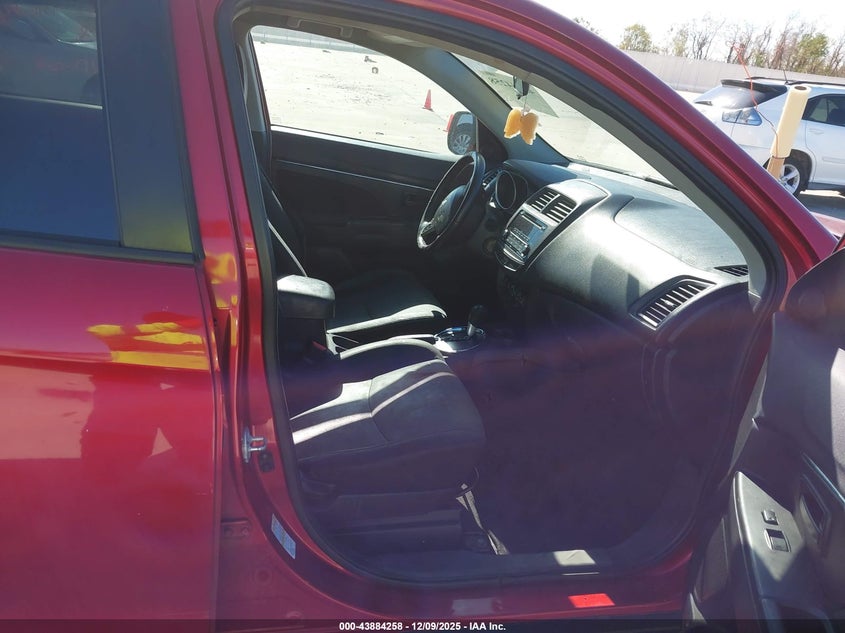 4A4AP3AU1FE047643 2015 MITSUBISHI OUTLANDER photo no. 5