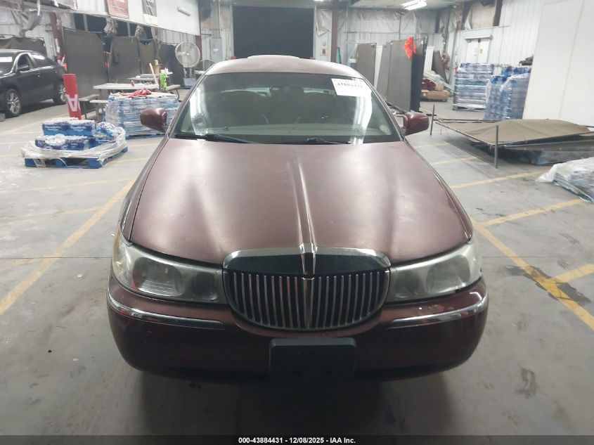 2001 Lincoln Town Car Signature VIN: 1LNHM82W51Y710906 Lot: 43884431