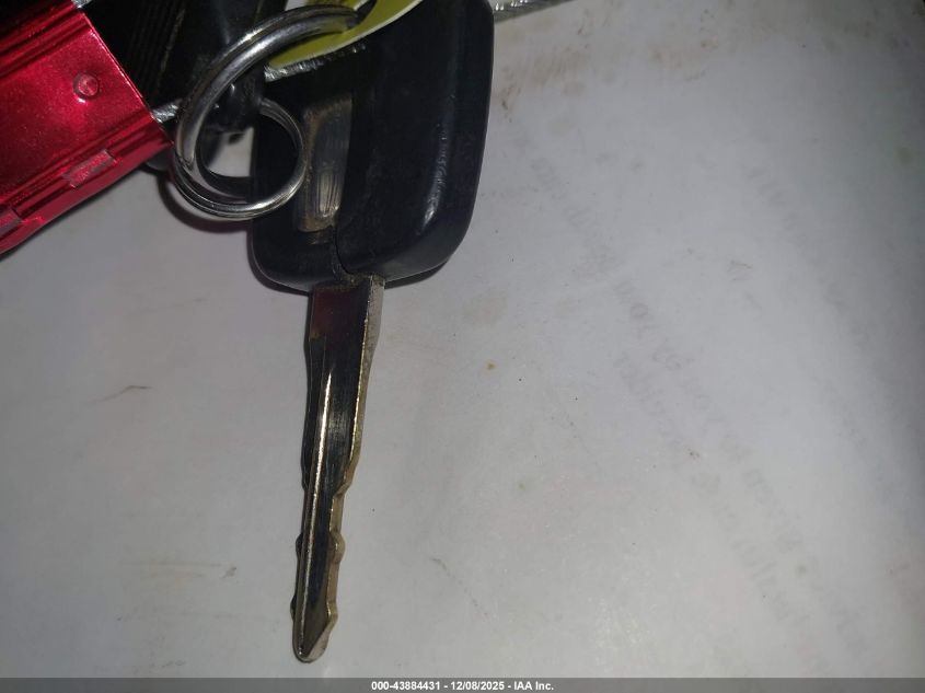 2001 Lincoln Town Car Signature VIN: 1LNHM82W51Y710906 Lot: 43884431