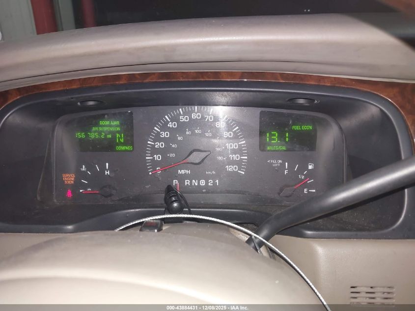 2001 Lincoln Town Car Signature VIN: 1LNHM82W51Y710906 Lot: 43884431