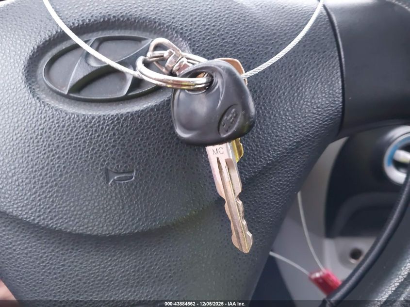 2008 Hyundai Accent Gs VIN: KMHCM36C28U095925 Lot: 43884562