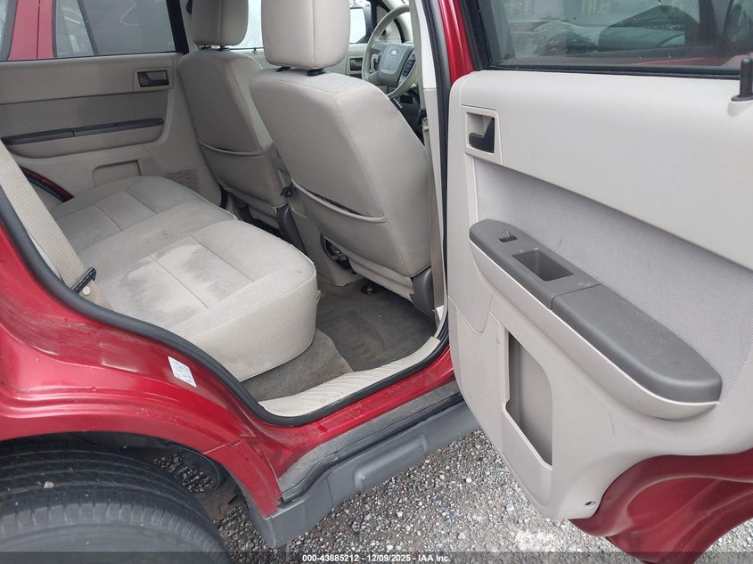 1FMCU0D74CKB67703 2012 Ford Escape 2.5 Xlt Red
