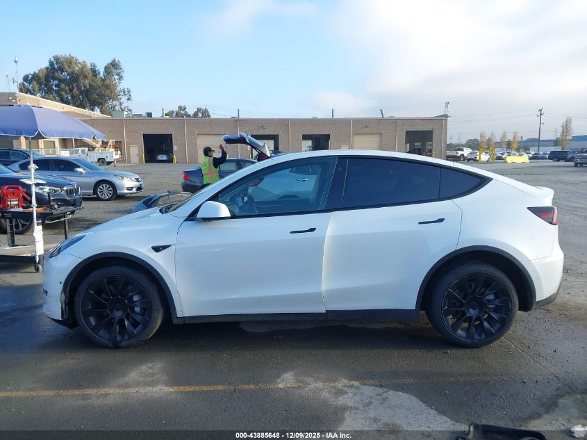 2022 Tesla Model Y Long Range Dual Motor All-Wheel Drive VIN: 7SAYGDEE1NF545520 Lot: 43885648
