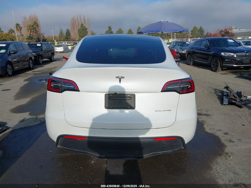 2022 Tesla Model Y Long Range Dual Motor All-Wheel Drive VIN: 7SAYGDEE1NF545520 Lot: 43885648