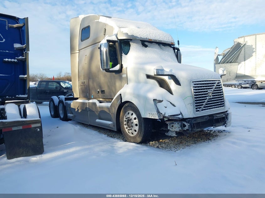 4V4NC9TJ36N413892 VOLVO VN Photo 1