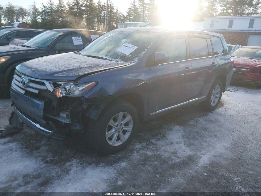 5TDBK3EH7DS262975 2013 TOYOTA HIGHLANDER photo no. 2