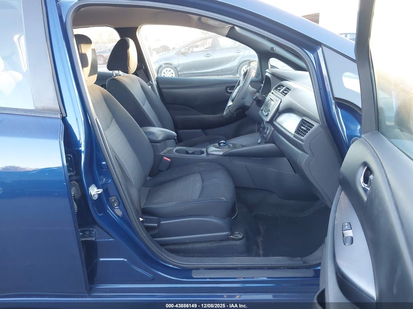 VIN 1N4AZ1CP3JC311565 2018 NISSAN LEAF S