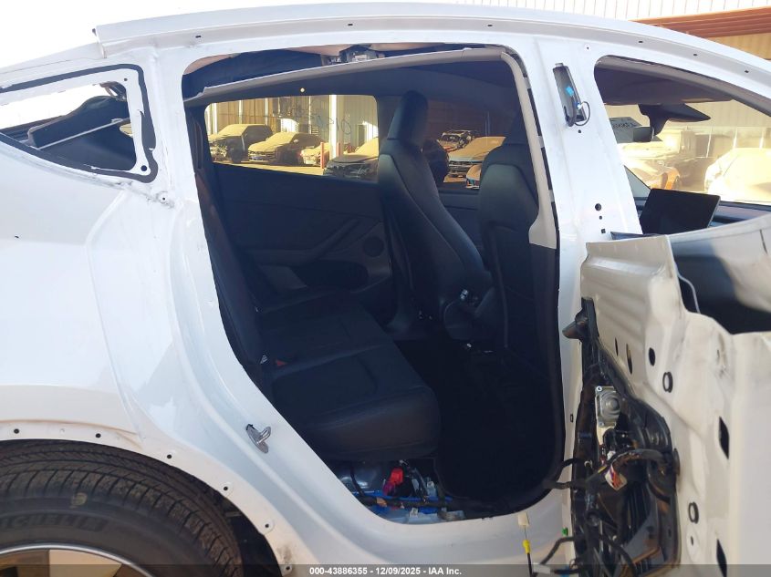 2022 Tesla Model Y Long Range Dual Motor All-Wheel Drive VIN: 7SAYGDEE1NA015657 Lot: 43886355