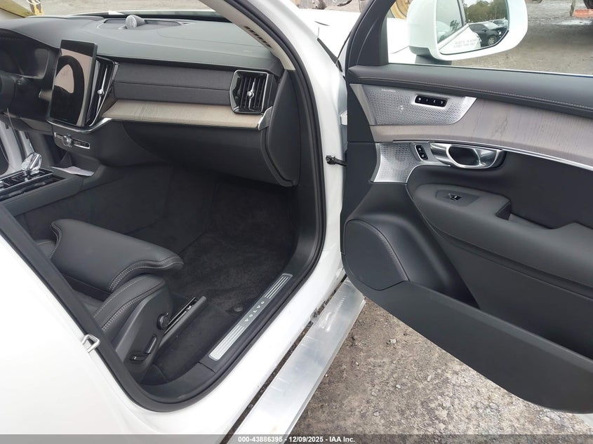 2025 Volvo Xc90 Plug-In Hybrid T8 Ultra 6-Seater