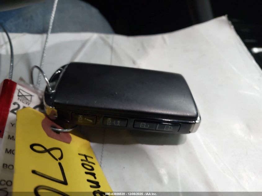 2025 Mazda Mazda3 2.5 S Carbon Edition VIN: JM1BPBCM9S1784593 Lot: 43886539