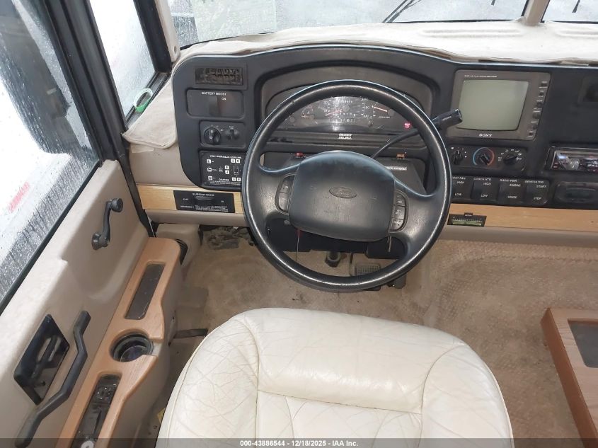 2000 Ford F550 Super Duty Stripped Chass VIN: 1FCNF53S7Y0A11815 Lot: 43886544