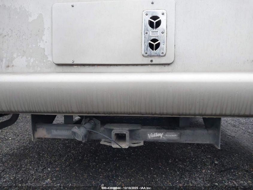 2000 Ford F550 Super Duty Stripped Chass VIN: 1FCNF53S7Y0A11815 Lot: 43886544