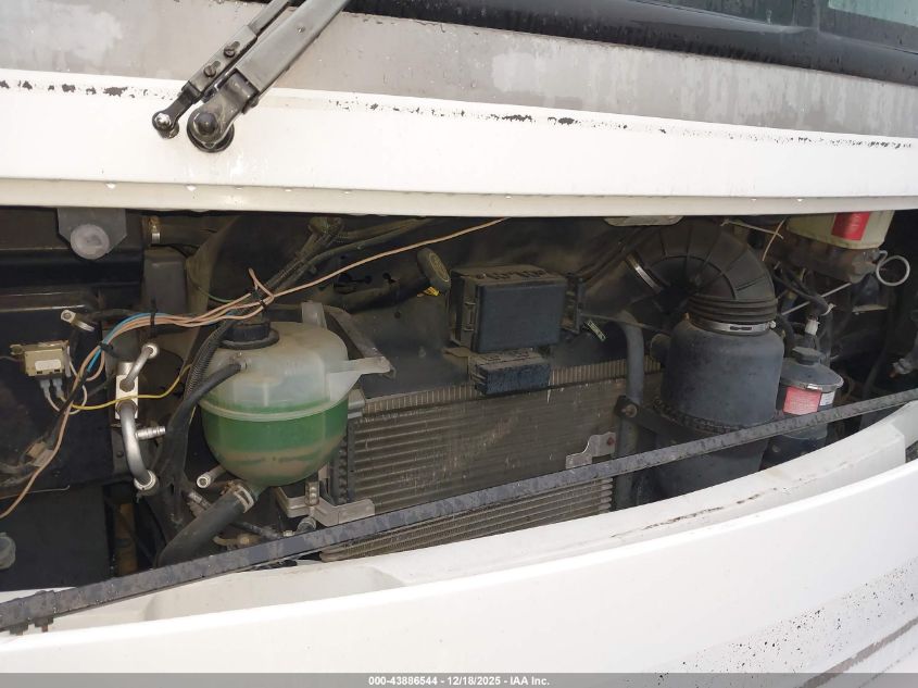 2000 Ford F550 Super Duty Stripped Chass VIN: 1FCNF53S7Y0A11815 Lot: 43886544