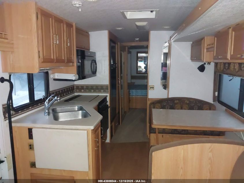 2000 Ford F550 Super Duty Stripped Chass VIN: 1FCNF53S7Y0A11815 Lot: 43886544