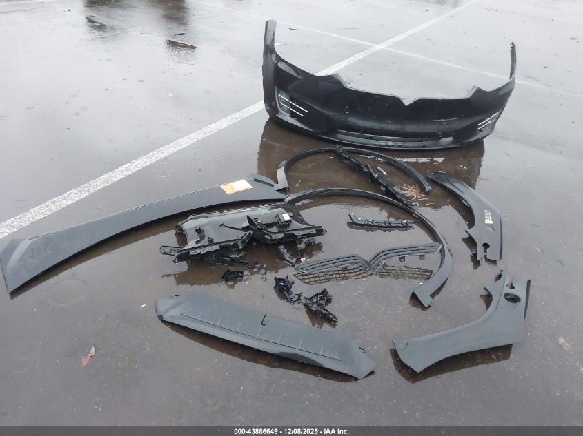 2017 Tesla Model X 100D/75D/90D VIN: 5YJXCAE29HF057719 Lot: 43886649