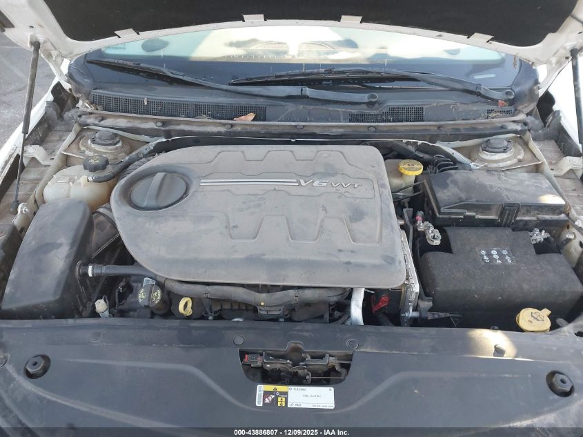 2015 Chrysler 200 C VIN: 1C3CCCCG3FN585946 Lot: 43886807