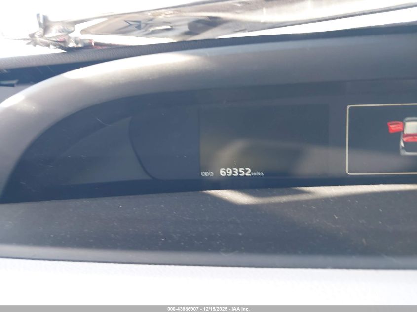 2020 Toyota Prius Le Awd-E VIN: JTDL9RFUXL3015271 Lot: 43886907