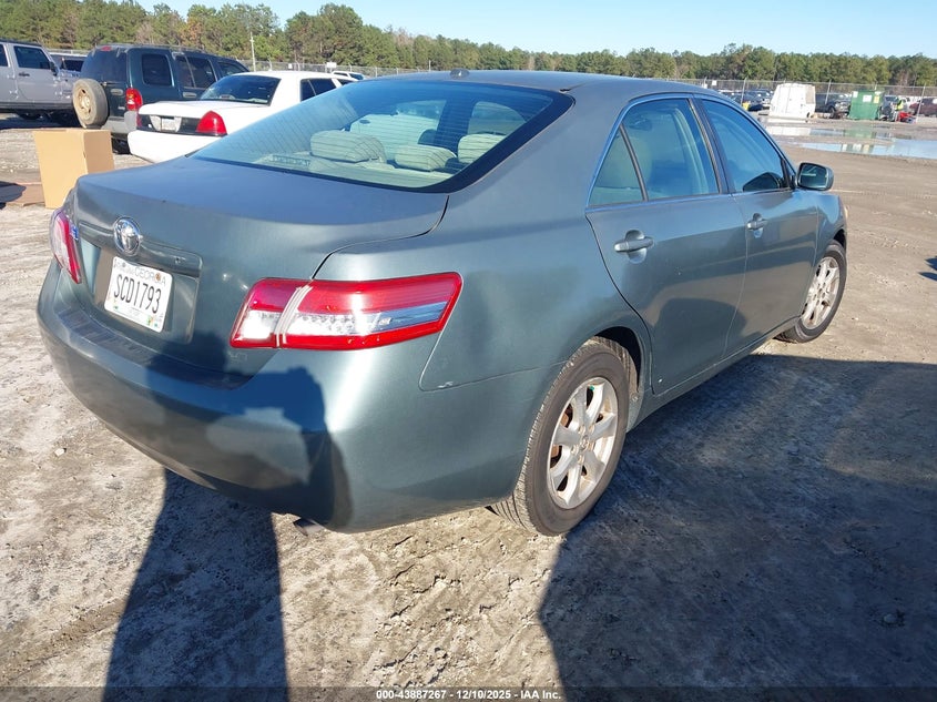 4T1BF3EK8BU703243 2011 TOYOTA CAMRY photo no. 2